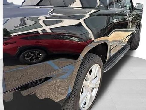 Used 2018 Chevrolet Suburban Premier AWD/4WD image 24