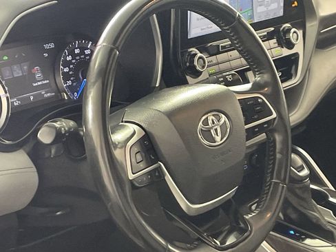 Used 2022 Toyota Highlander Limited image 14