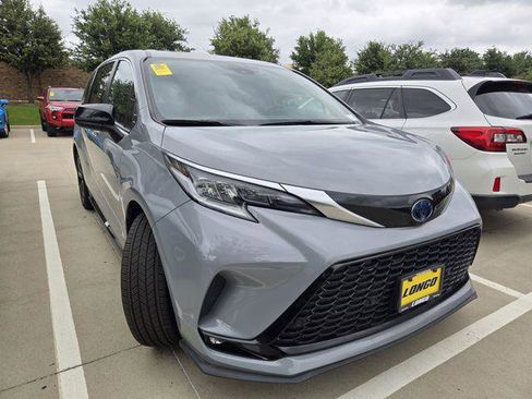 Certified 2023 Toyota Sienna XSE FWD image 1