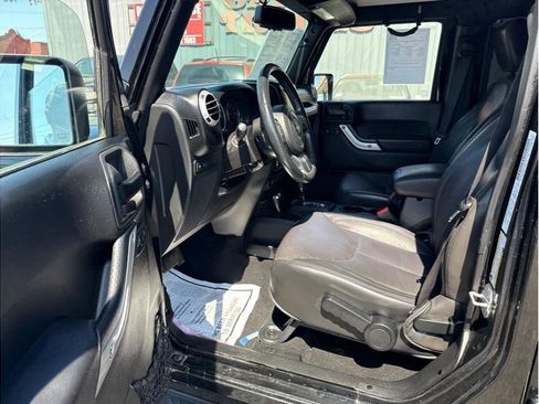 Used 2014 Jeep Wrangler Unlimited Rubicon w/ Connectivity Group AWD/4WD image 13