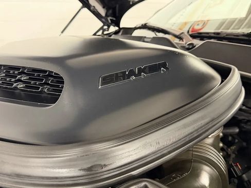 Used 2016 Dodge Challenger R/T RWD image 10