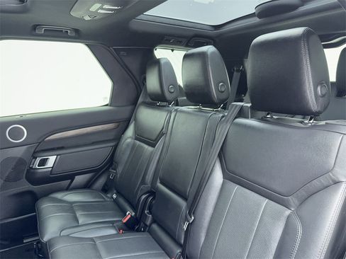 Used 2020 Land Rover Discovery HSE image 43