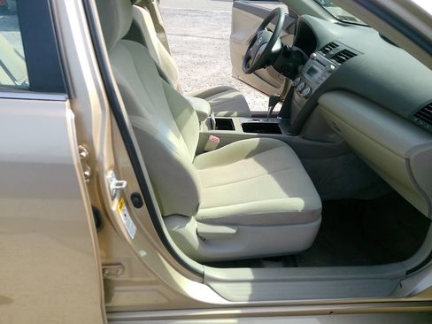 Used 2010 Toyota Camry LE FWD image 30