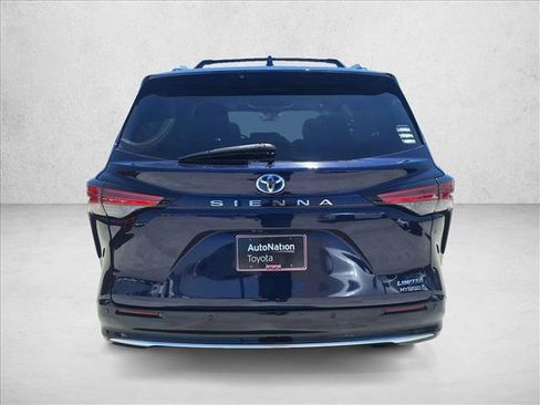 Used 2021 Toyota Sienna Limited FWD image 6