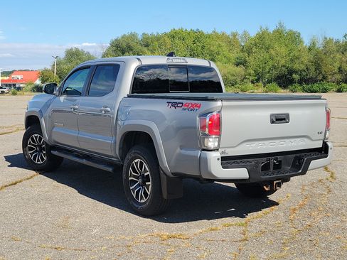 Used 2021 Toyota Tacoma TRD Sport w/ TRD Premium Sport Package AWD/4WD image 7