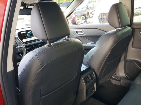 Used 2023 Nissan Rogue Platinum w/ Platinum Premium Package FWD image 12