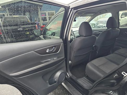 Used 2019 Nissan Rogue SV AWD/4WD image 16