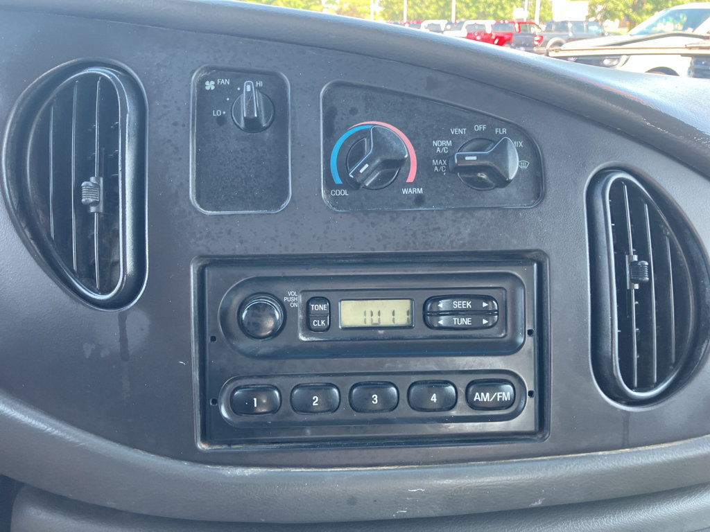 Used 2005 Ford E-150 and Econoline 150 RWD image 15
