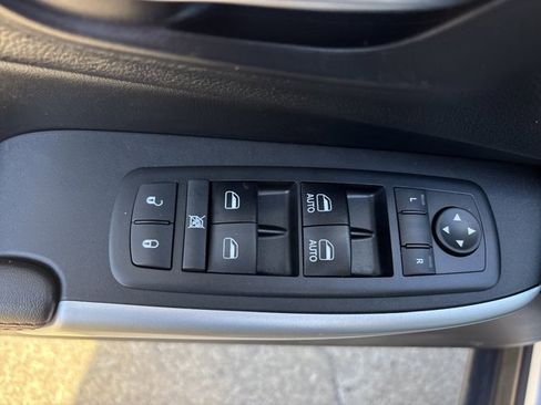 Used 2018 Jeep Cherokee Trailhawk image 19