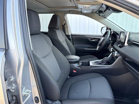 Used 2024 Toyota RAV4 XLE w/ Convenience Package image 30