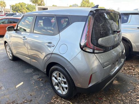 Used 2025 Kia Soul LX w/ LX Technology Package FWD image 8