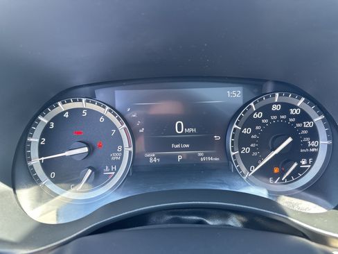 Used 2021 Toyota Highlander XLE AWD/4WD image 23