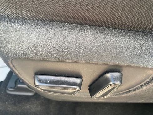 Used 2023 Toyota Highlander LE image 61