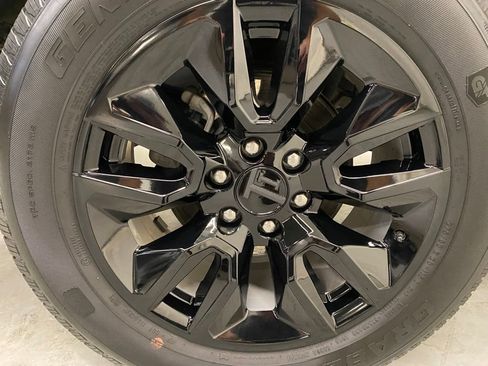 Used 2024 Chevrolet Silverado 1500 Custom AWD/4WD image 25