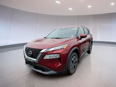 Used 2023 Nissan Rogue SV image 2