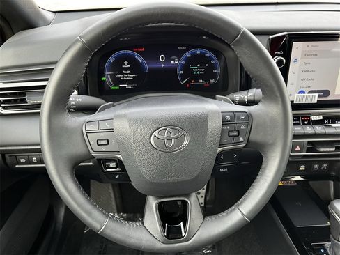 Used 2025 Toyota Camry XSE image 11