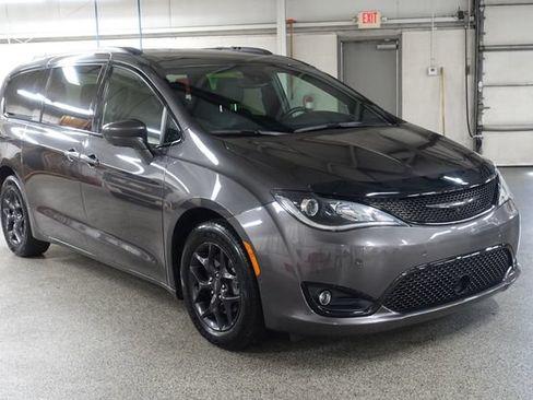 Used 2020 Chrysler Pacifica Touring-L Plus w/ Advanced Safetytec Group FWD image 1