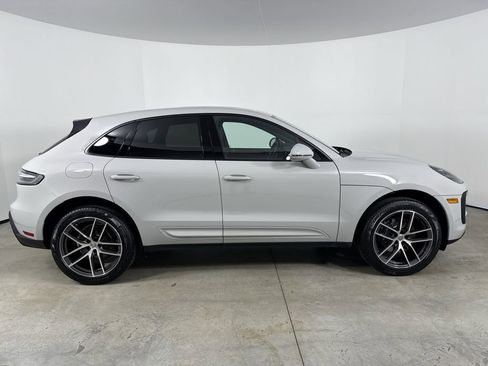 Certified 2025 Porsche Macan image 8