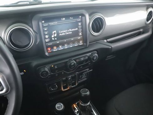 Used 2023 Jeep Gladiator Overland image 25