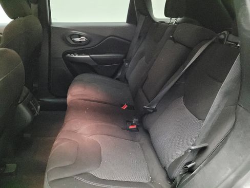 Used 2021 Jeep Cherokee Latitude FWD image 18