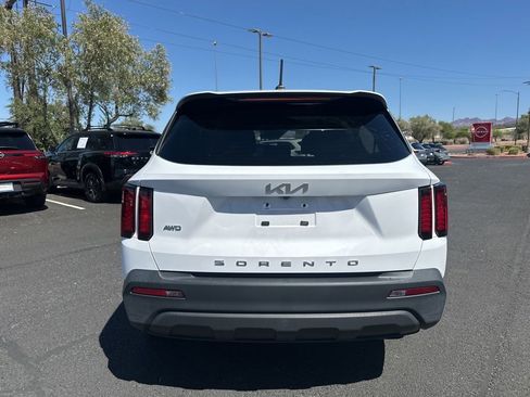 Used 2022 Kia Sorento LX AWD/4WD image 5
