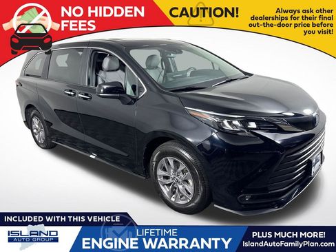 Certified 2025 Toyota Sienna XLE image 1