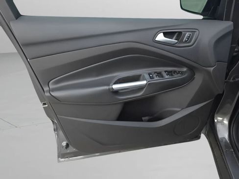Used 2018 Ford Escape SE FWD image 10