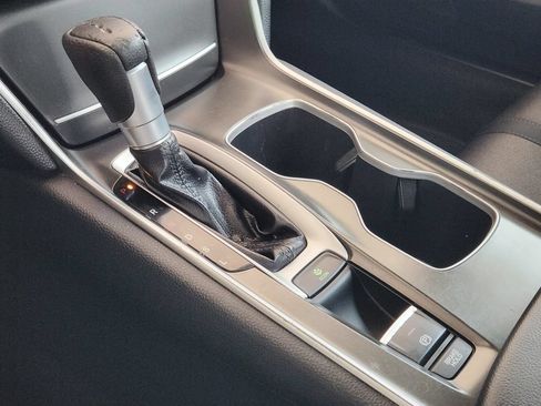 Used 2018 Honda Accord EX image 19