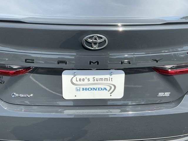 Used 2025 Toyota Camry SE FWD image 5