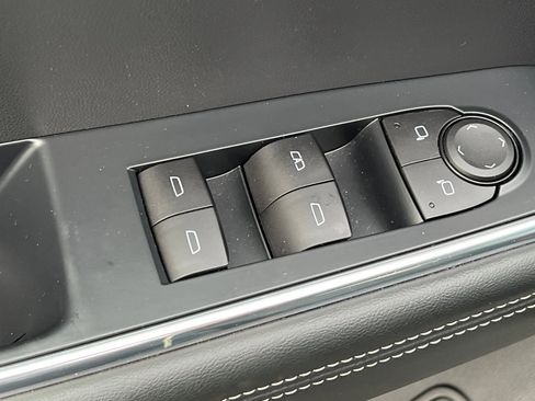 Used 2024 GMC Acadia Elevation image 11