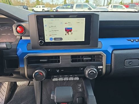 Used 2025 Toyota Tacoma TRD Off-Road image 13