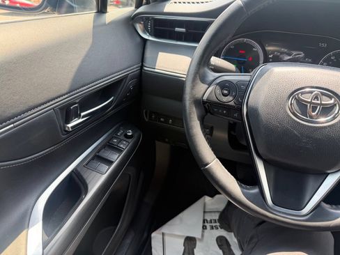 Used 2022 Toyota Venza XLE AWD/4WD image 18