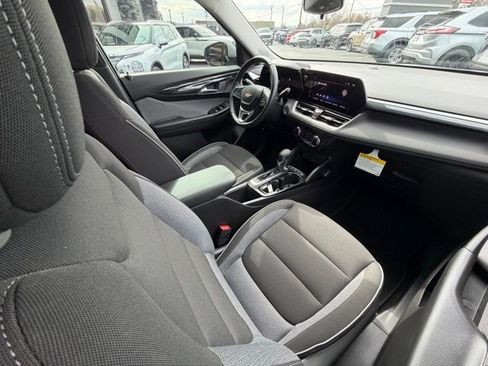 Used 2024 Chevrolet TrailBlazer LT w/ LT Cold Weather Package image 9