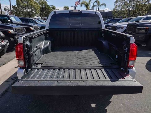 Used 2017 Toyota Tacoma TRD Sport w/ Tow Package (A/T) image 24