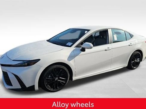 Used 2025 Toyota Camry SE FWD image 16