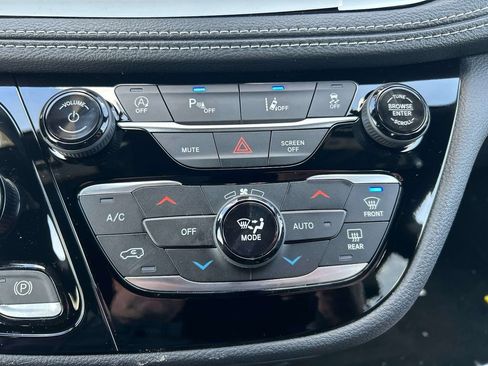 New 2026 Chrysler Pacifica Select image 12