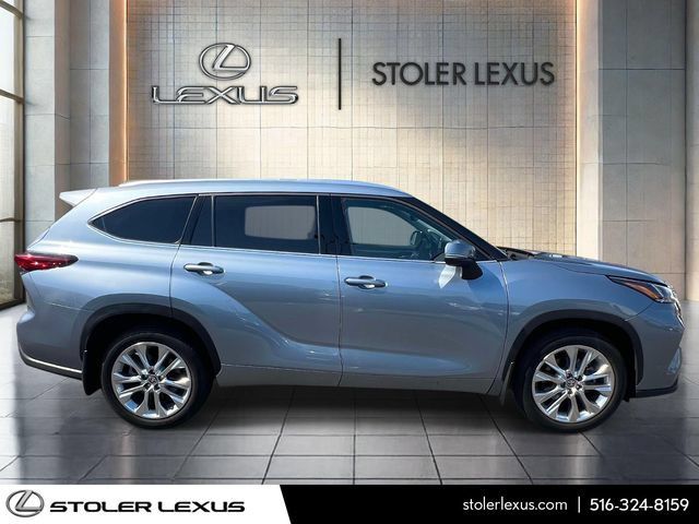 Used 2023 Toyota Highlander Limited AWD/4WD image 4