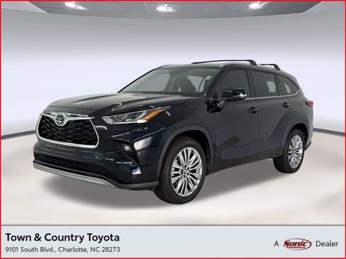 Used 2023 Toyota Highlander Platinum FWD image 1