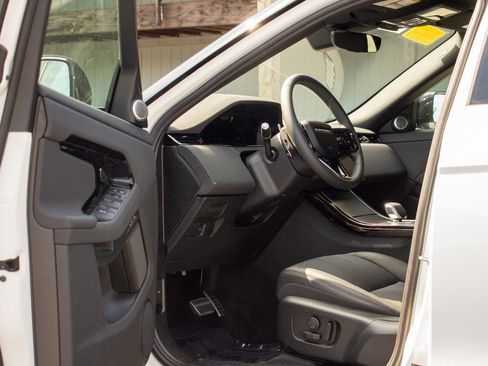 New 2024 Land Rover Range Rover Evoque Dynamic SE image 10