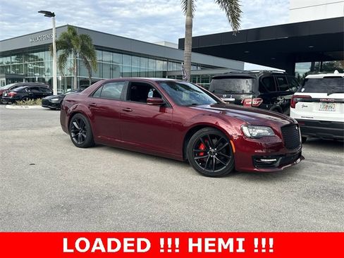 Used 2023 Chrysler 300 C image 2