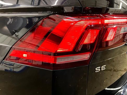 Used 2024 Volkswagen Tiguan SE R-Line image 32