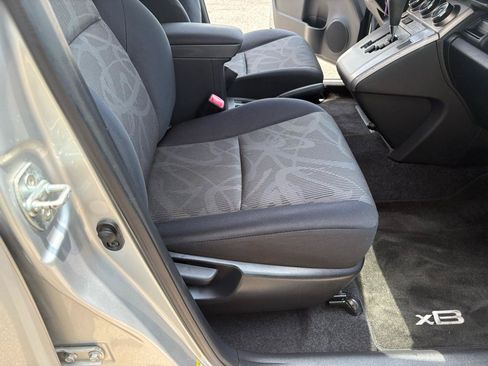 Used 2013 Scion xB FWD image 18