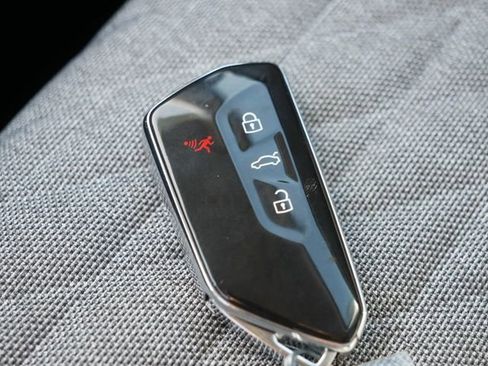 Used 2025 Volkswagen Tiguan S AWD/4WD image 34