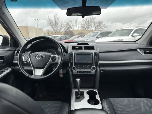 Used 2014 Toyota Camry SE image 16