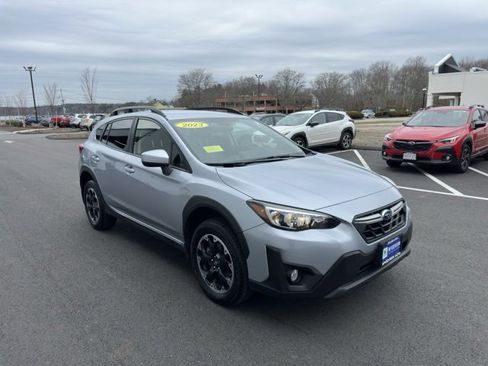 Used 2023 Subaru Crosstrek 2.0i Premium image 3