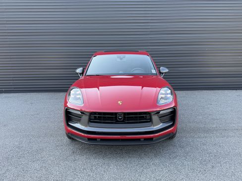 Certified 2025 Porsche Macan image 6