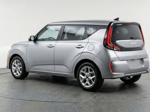 Used 2025 Kia Soul LX w/ LX Technology Package image 6