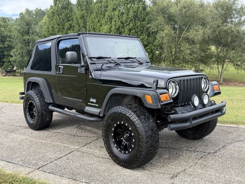 Used 2004 Jeep Wrangler 4WD image 10