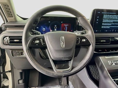 Used 2026 Lincoln Aviator 2WD image 11
