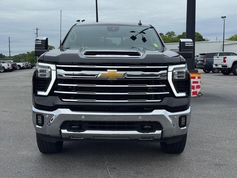 Used 2024 Chevrolet Silverado 2500 LTZ w/ LTZ Premium Package AWD/4WD image 8